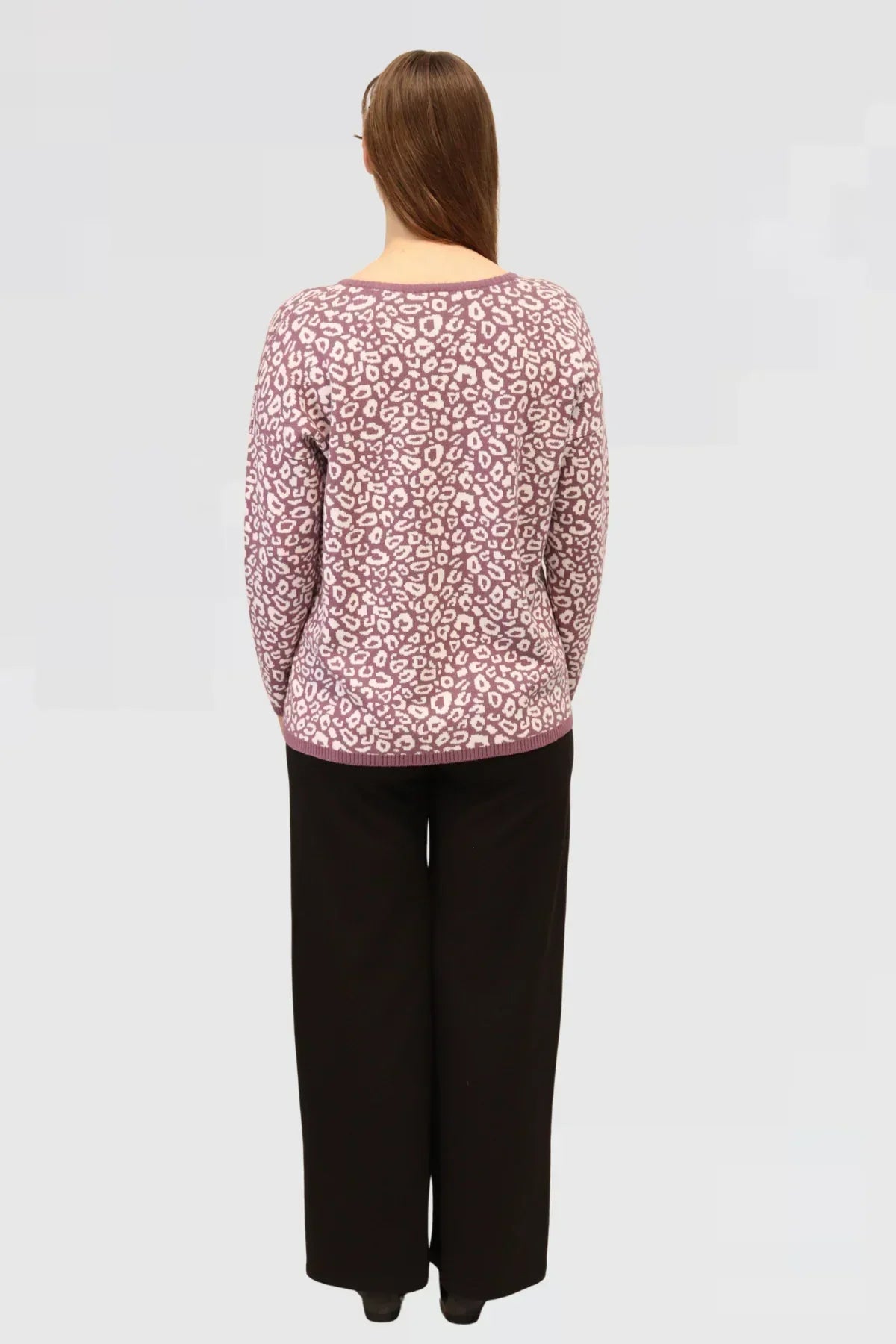 model is showcasing the back Cotton Jacquard Sweater - Mauve