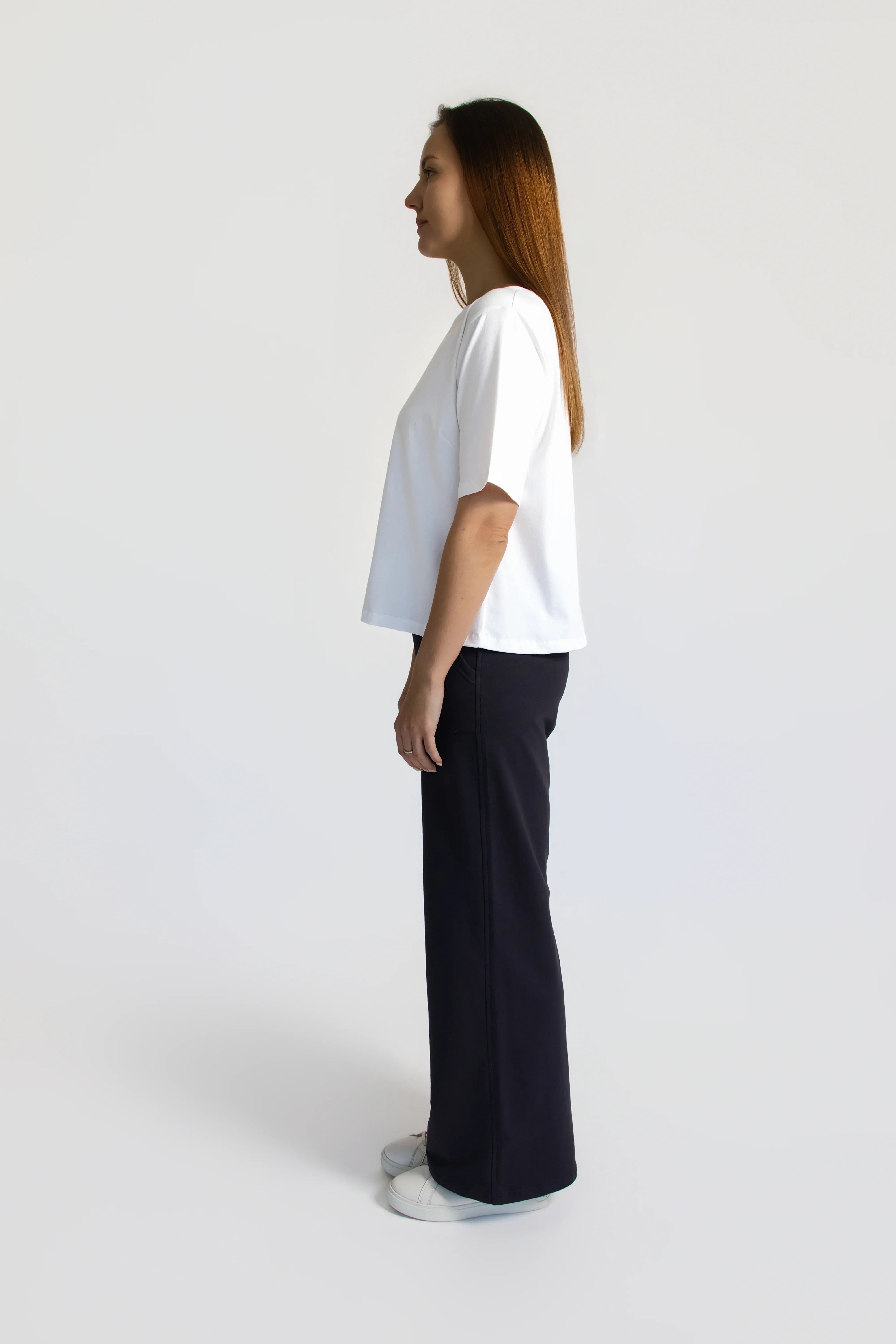 Model showing the side of the organic flex crew tee