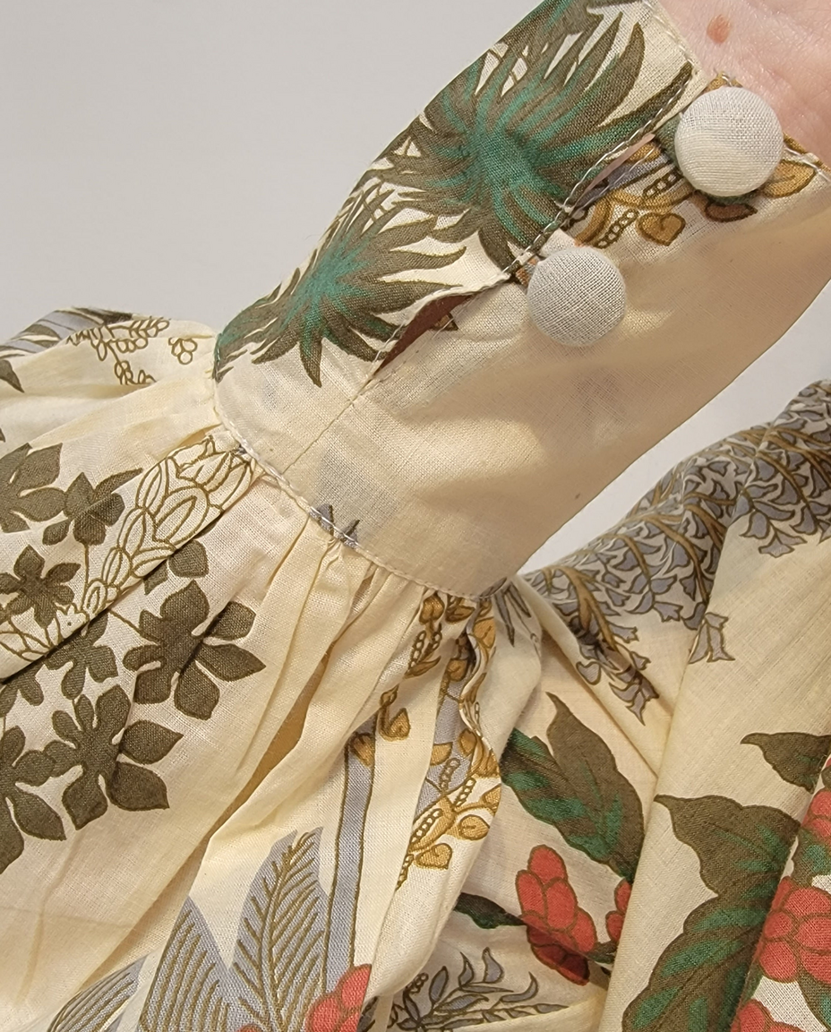 Palm Garden Cotton Blouse alternative colour cuff and fabric-covered button detail