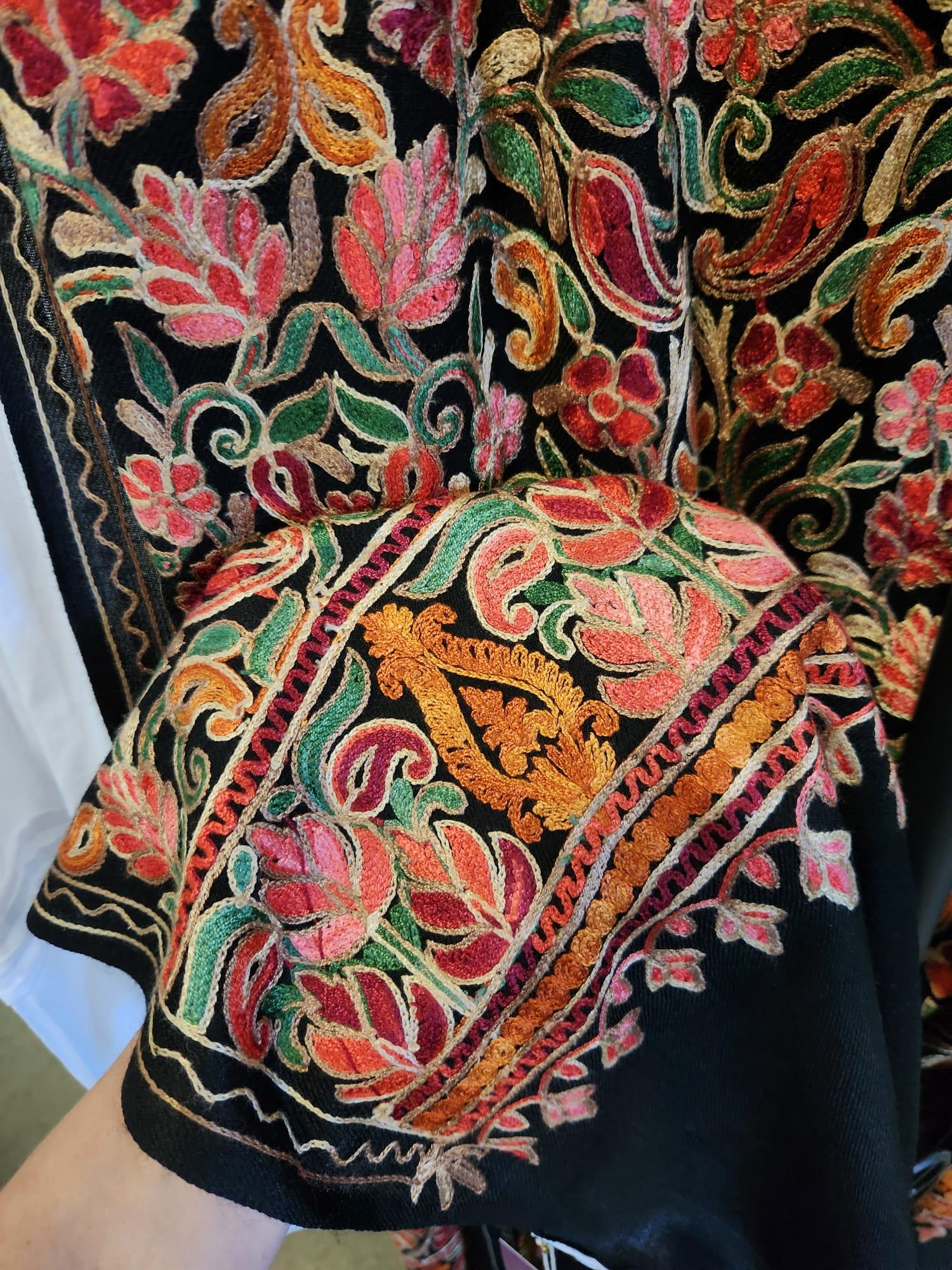 Embroidered Wool Shawl - Reca