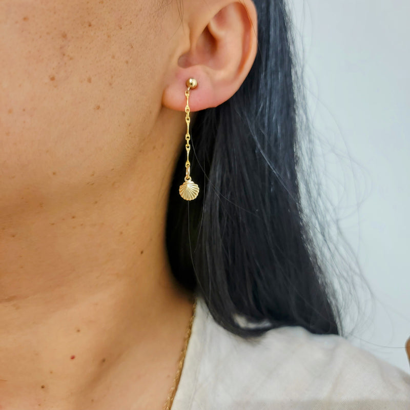 Bar Chain Drop Earrings with Clams Charm