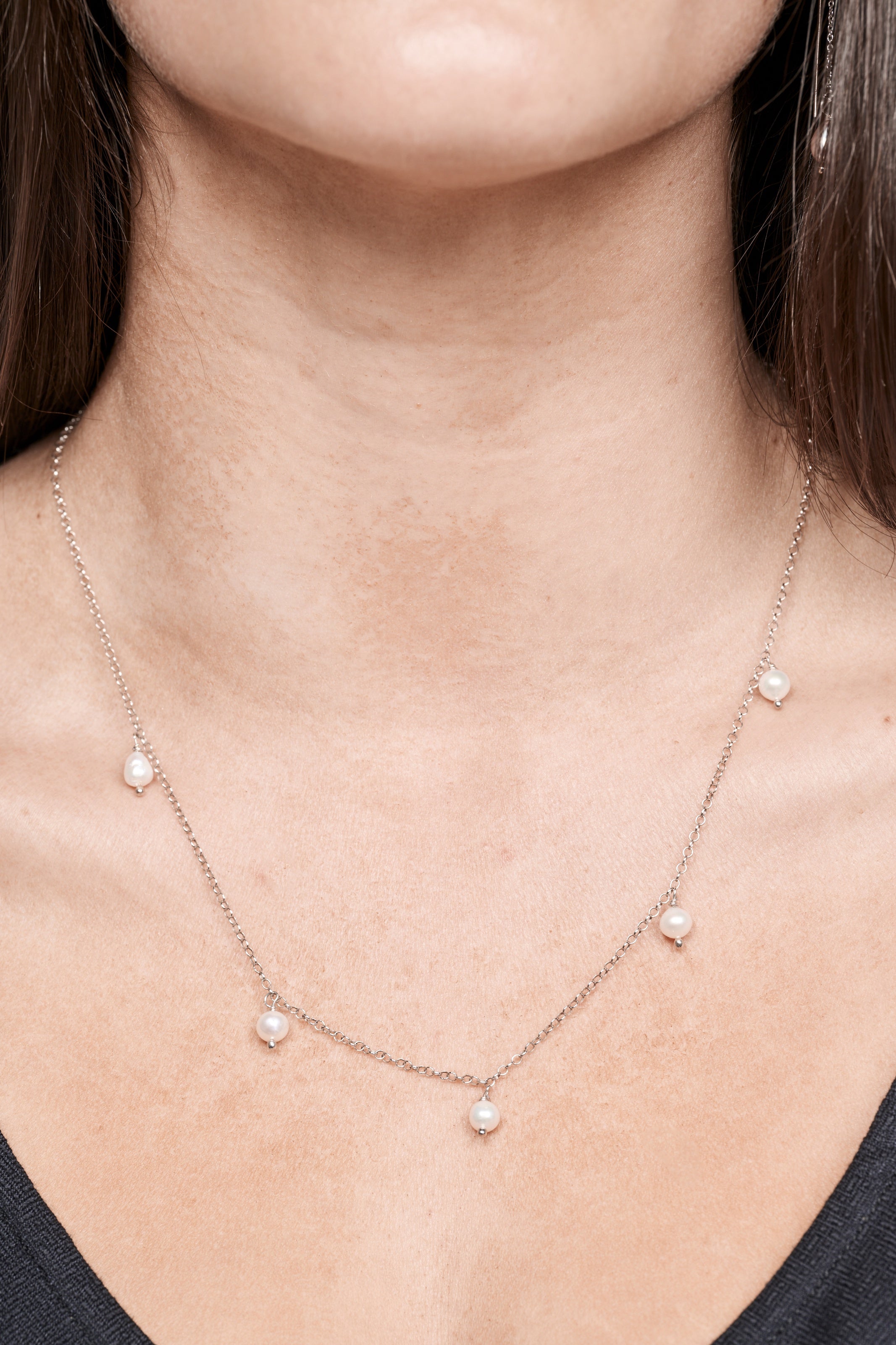 Silver droplets pearl necklace