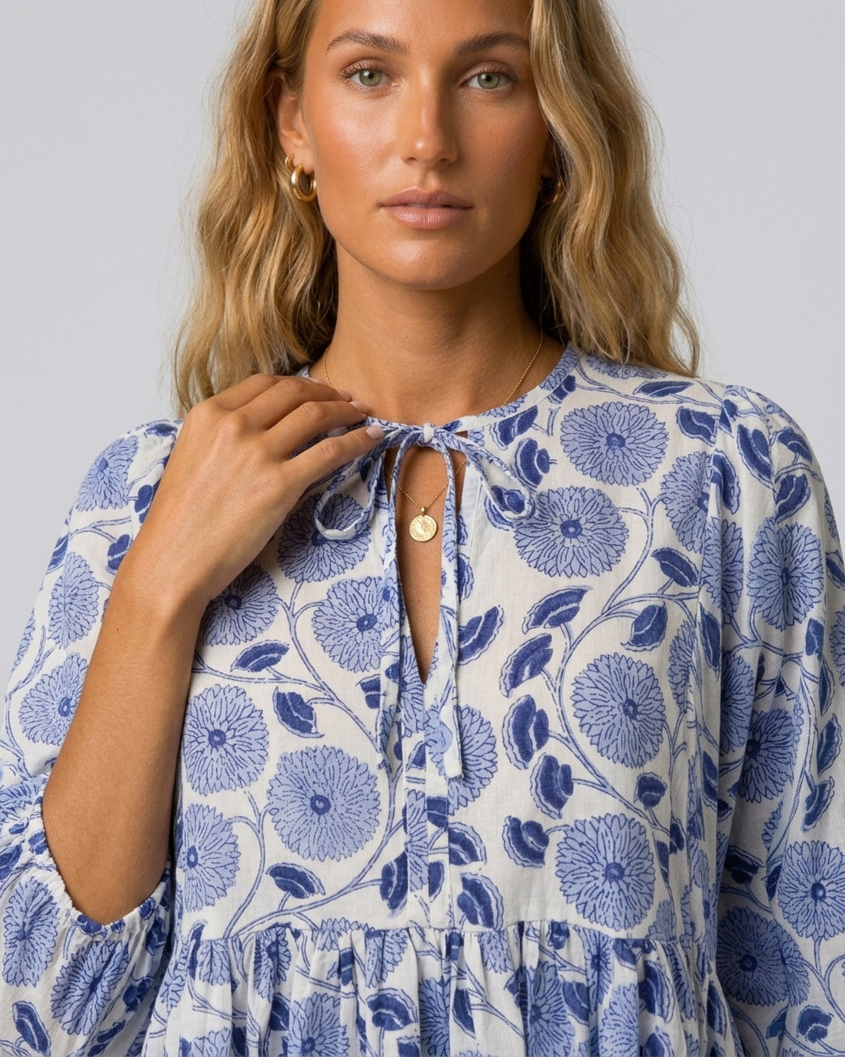 Indigo Fleur Cotton Midi Dress – back neckline detail